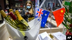 上海舉行的中國國際進口博覽會展出的澳洲葡萄酒攤位（2020年11月5日）