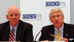 Голова Гельсінської Комісії США сенатор-демократ Бен Кардін та сенатор-респуліканець, віце-президент ПА ОБСЄ Роджер Вікер