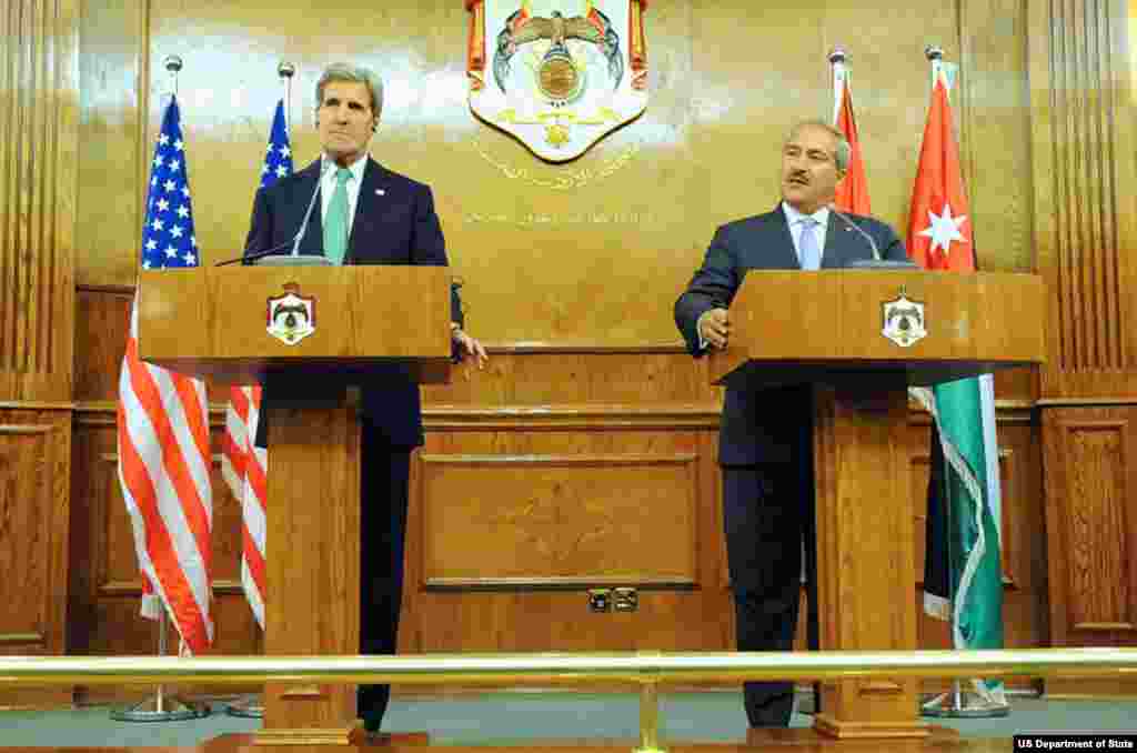 Jordanian Foreign Minister Nasser Judeh addresses reporters during a joint news conference with U.S. Secretary of State John Kerry following a meeting focused on Middle East issues in Amman, Jordan, on November 7, 2013.