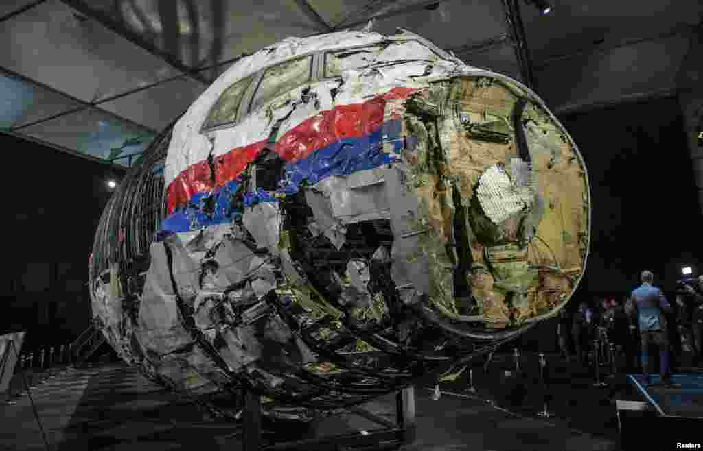The reconstructed wreckage of the MH17 airplane is seen after the presentation of the final report into the crash of July 2014 of Malaysia Airlines flight MH17 over Ukraine, in Gilze Rijen, the Netherlands, October 13, 2015. 