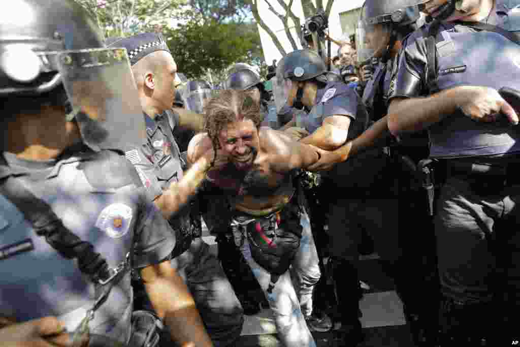 Braziliyada hukumatga qarshi norozilik namoyishlari chempionat ochilgan kuni ham davom etdi, 12-iyun, 2014-yil.