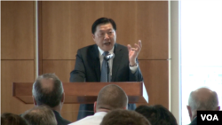 2014年12月2日，中国网信办主任鲁炜在乔治•华盛顿大学发表讲话。（美国之音郁岗拍摄）