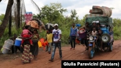 Des migrants congolais expulsés d'Angola arrivent à Tshikapa dans la province du Kasaï, près de la frontière angolaise, en République démocratique du Congo, le 13 octobre 2018.