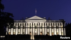 نمایی از ساختمان کاخ سفید در شهر واشنگتن پایتخت ایالات متحده 
