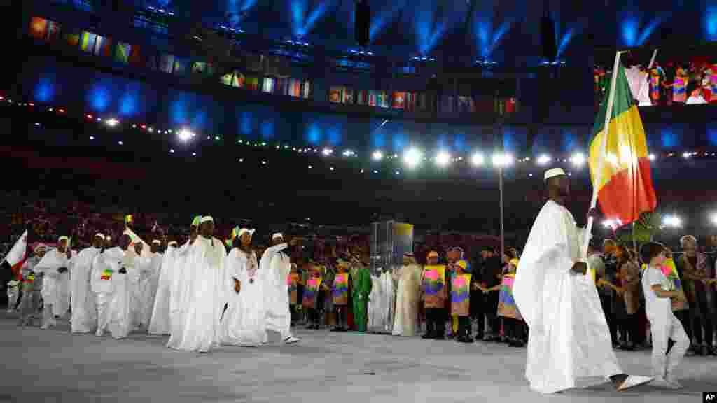 Le Mali dans la cérémonie d&amp;#39;ouverture des Jeux Olympiques 2016 à Rio de Janeiro, le 5 août 2016.