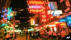 A night scene of the red-light district in south Pattaya in Chonburi province, 70 kilometers south of Bangkok (2000 file photo). 