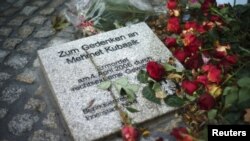 Dortmund'da ırkçı terör örgütü NSU'nun öldürdüğü Mehmet Kubaşık'a ithaf edilen anma taşı