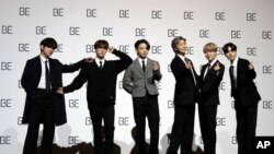 한국 팝 그룹 방탄소년단(BTS)이 지난 20일 기자회견을 갖고 새 미니엘범 'BE'를 소개했다. 