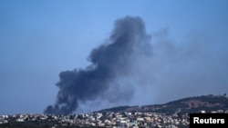 Asap mengepul dari Lebanon selatan menyusul serangan Israel, di tengah permusuhan lintas batas antara Hizbullah dan Israel, terlihat dari Israel utara, 8 Oktober 2024. (Ayal Margolin/REUTERS)