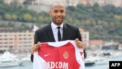 Thierry Henry, nouvel entraîneur du club de football de Monaco, lors d'une conférence de presse, le 17 octobre 2018. 