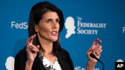 Haley, de 44 años, hija de inmigrantes de la India, está en su segundo período como gobernadora, pero no tiene experiencia en política exterior. 