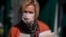 លោក​ស្រី​វេជ្ជបណ្ឌិត​ Deborah Birx ​អ្នក​សម្របសម្រួល​​កិច្ចការរបស់ក្រុម​ការងារ​ទប់ទល់​ជំងឺ​កូវីដ​១៩ ប្រចាំសេតវិមាន ចូលរួមបទសម្ភាសន៍សារព័ត៌មាន នៅសេតវិមាន កាលពីថ្ងៃទ៣០ ខែកញ្ញា ឆ្នាំ២០២០។