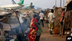 Christian refugees living in makeshift shelters near the airport in Bangui, Central African Republic, Tuesday Jan. 28, 2014, as they try to escape from the deepening divisions between the country's Muslim minority and Christian majority. Christian refug