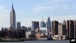 Gedung-gedung pencakar langit di Manhattan, New York (foto: dok).