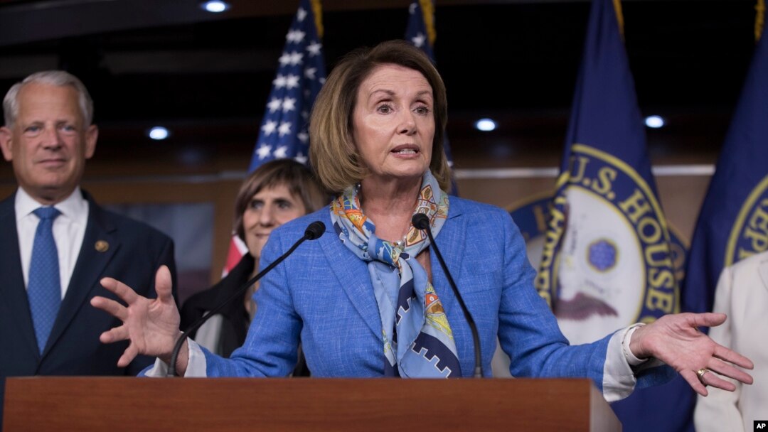 Lãnh đạo khối thiểu số tại Hạ viện, bà Nancy Pelosi, trong một buổi họp báo ở Điện Capitol, Washington, ngày 11 tháng 8 năm 2016.