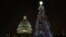 El árbol de Navidad del Capitolio fue iluminado durante una ceremonia el martes, 6 de diciembre, de 2016.