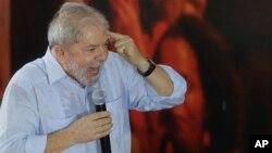 “Tendrán que cargar con la responsabilidad de hacer que una persona que fue el mejor presidente de Brasil, una persona que lidera todas las encuestas de opinión pública (vaya presa)", dijo Lula.