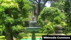 A lush, green residential Garden in Charleston, South Carolina, pictured in 2014.