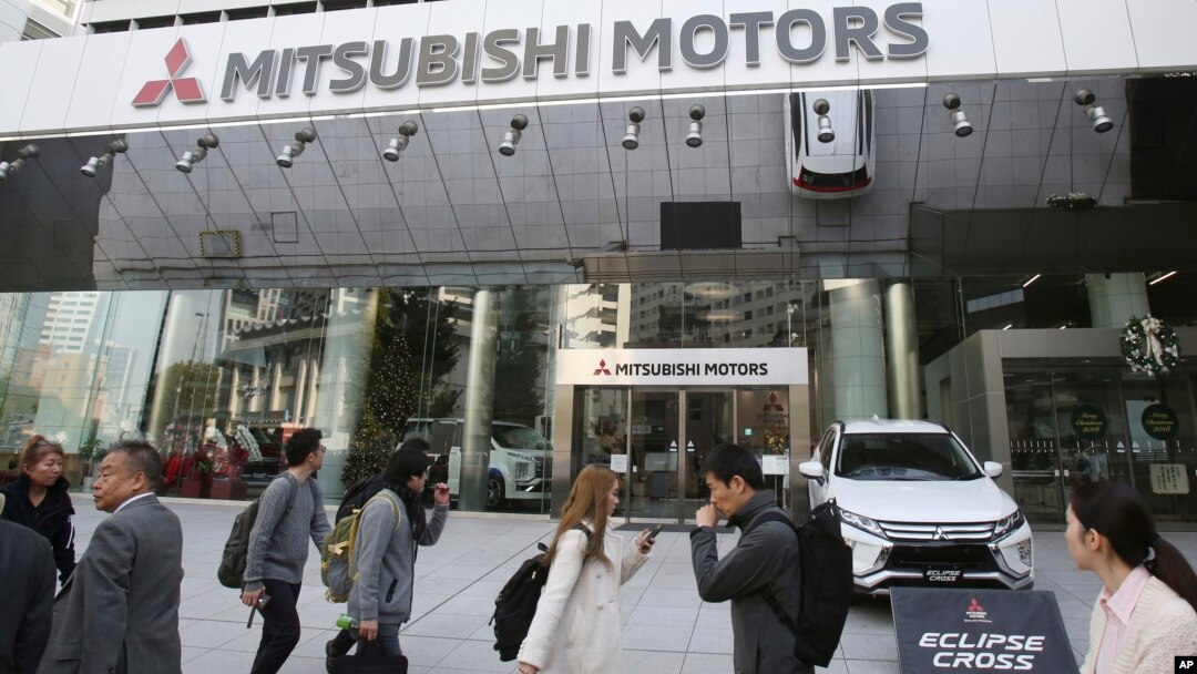 La junta directiva de la automotriz japonesa Mitsubishi Motors, que conforma una alianza con Renault y Nissan, votó el lunes 26 de noviembre de 2018 para despedir a Carlos Ghosn de la presidencia. 