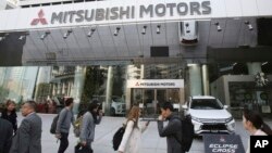 La junta directiva de la automotriz japonesa Mitsubishi Motors, que conforma una alianza con Renault y Nissan, votó el lunes 26 de noviembre de 2018 para despedir a Carlos Ghosn de la presidencia. 