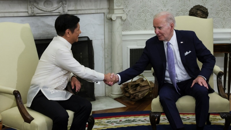 Joe Biden promet de transférer des avions militaires aux Philippines