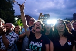 Supporters of Democratic presidential candidate U.S. Sen. Elizabeth Warren cheer as she arrives at a rally, Sept. 16, 2019, in New York.