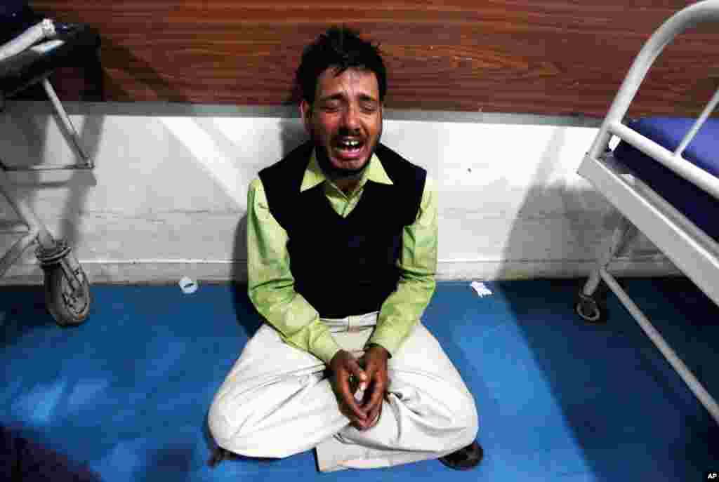 A man mourns the death of his relative, a casualty of the fire. (Reuters/Rupak De Chowdhuri)