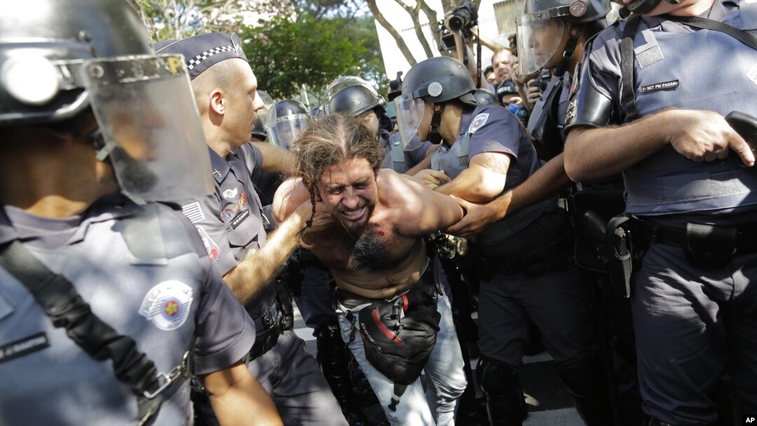 La prensa brasileña estimó en cerca de 4000 el número de manisfetantes. 