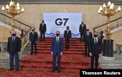 주요 7개국(G7) 외무장관들이 신종 코로나바이러스 팬데믹 사태 이후 처음으로 영국 런던에서 대면 회의를 갖고 기념 촬영을 했다.