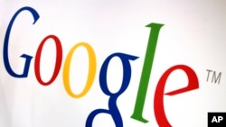 ARCHIVO - En esta imagen de archivo del 17 de octubre de 2012 se muestra el logotipo de Google en sus oficinas de Nueva York.