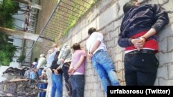 Şanlıurfa Barosu Twitter hesabından gözaltına alınanların bu fotoğrafını paylaştı