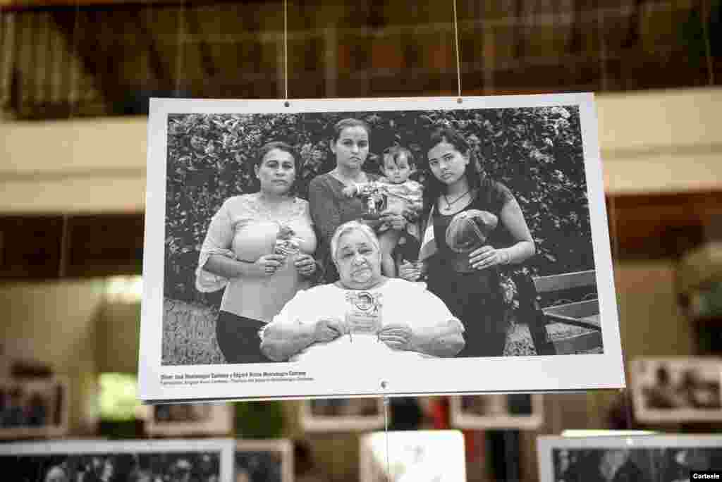 &quot;El trabajo de las madres de AMA es un gran aporte para la educación en los derechos humanos y la busqueda de la verdad&quot;, dijo el sacerdote.&nbsp;Foto cortesía de Diario La Prensa