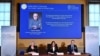 Комітет Нобелівської премії з фізики оголошує Френсіса Гальзена лауреатом Нобелівської премії з фізики 2026 року. Фото з пресконференції в Королівській шведській академії наук у Стокгольмі (Швеція), 6 жовтня.  TT News Agency/Christine Olsson via REUTERS