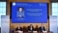 Комітет Нобелівської премії з фізики оголошує Френсіса Гальзена лауреатом Нобелівської премії з фізики 2026 року. Фото з пресконференції в Королівській шведській академії наук у Стокгольмі (Швеція), 6 жовтня.  TT News Agency/Christine Olsson via REUTERS