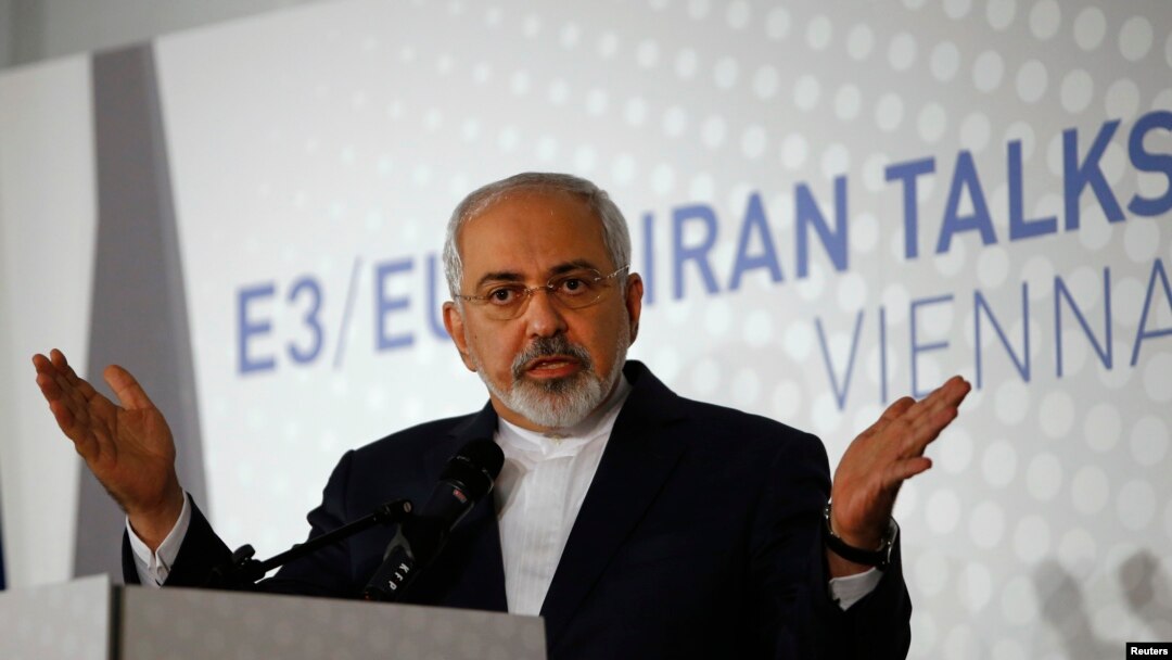 Menlu Iran Javad Zarif berbicara kepada wartasan di Wina ketika negaranya dan 6 negara lainnya gagal mencapai kesepakatan masalah konflik nuklir Iran, 24/11/ 2014. 