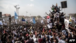 Les partisans de Martin Fayulu lors d'un meeting à la Place Sainte-Thérèse à N'Djili, Kinshasa, le 3 février 2019.