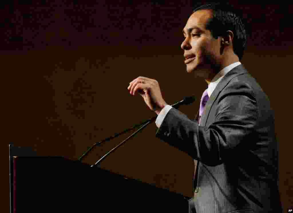 San Antonio mayor Julian Castro, also a guest of honor, is behind one of the U.S.'s largest solar projects, expected to produce 400 megawatts of zero-emissions solar energy. (AP)