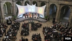 El primer Foro se efectuó en el Palacio de la Minería, también en México.