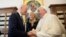 Tổng thống Mỹ Biden gặp Giáo hoàng Phanxicô hôm 29/10/2021 ở Vatican.
