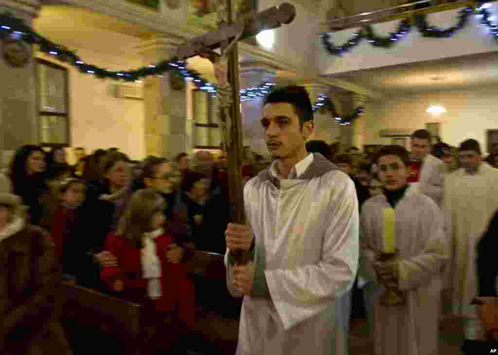 Kosovo Catholics attend a Christmas mass at St. Anthony church in Pristina, December 25, 2012.