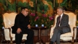 رهبر کره شمالی پیش از دیدار با پرزیدنت ترامپ، یکشنبه شب با نخست وزیر سنگاپور دیدار کرد. 