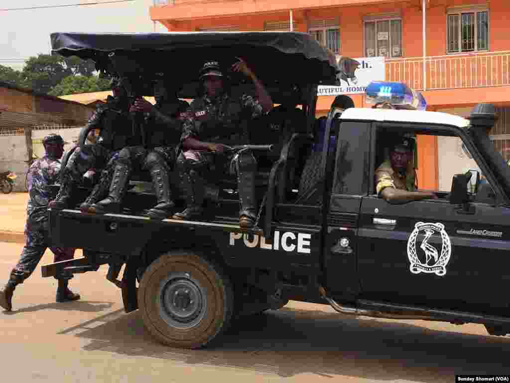 Polisi walowekwa njiani Kampala siku ya kutangaza matokeo