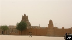 Masjid Sankore di Timbuktu, Mali, yang merupakan salah satu tempat warisan dunia, menurut UNESCO terancam rusak akibat pergolakan politik di negara itu (foto: dok.). 