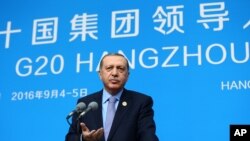 Le président turc Recep Tayyip Erdogan s'adresse aux journalistes lors d'une conférence de presse à Hangzhou, en Chine, le 5 septembre 2016.