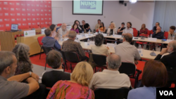 Zajednička sednica sudova Časti Udruženja novinara Srbije i Nezavisnog udruženja novinara Srbije i rasprava na temu da li novinari imaju pravo na iznošenje svojih stavova, u Pres centru UNS-a, u Beogradu, 24. oktobra 2019. (Foto: Rade Ranković, VoA)