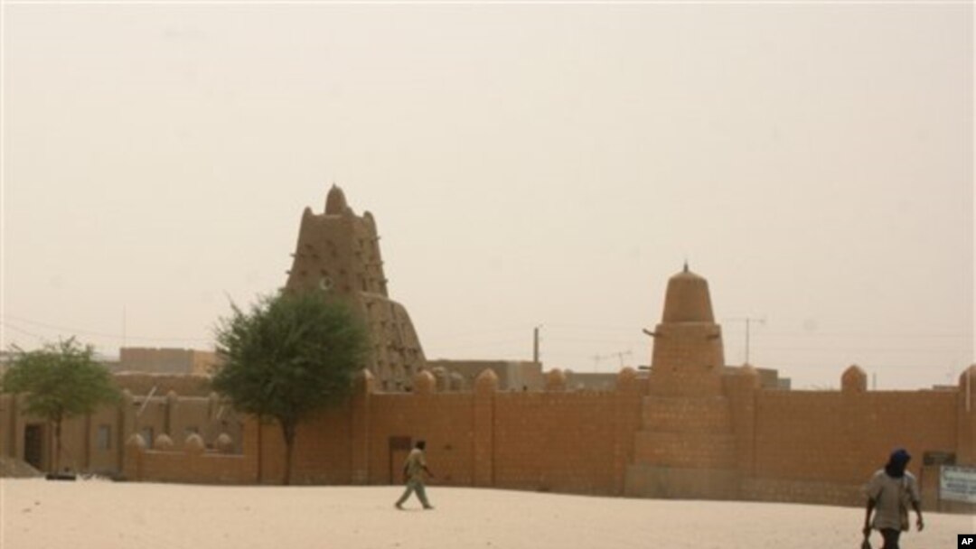 Masjid Sankore di Timbuktu, Mali, yang merupakan salah satu tempat warisan dunia, menurut UNESCO terancam rusak akibat pergolakan politik di negara itu (foto: dok.). 