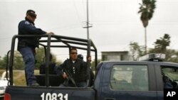 墨西哥警方加緊追捕越獄囚犯。