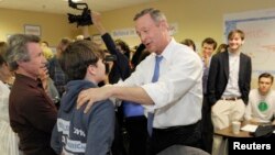 U.S. Democratic presidential candidate Martin O'Malley speaks to workers at his Iowa campaign headquarters in Des Moines, Feb. 1, 2016. 