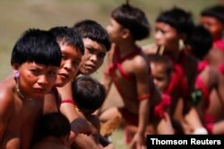 Masyarakat adat dari kelompok etnis Yanomami terlihat di Kotamadya Alto Alegre. (Foto: Reuters)