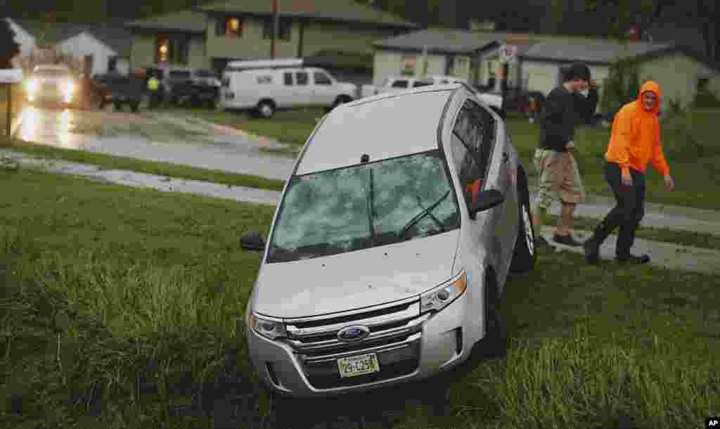 A car with it's windshield smashed by hail hangs over a creek following a severe thunderstorm in Blair, Nebrasla, USA, June 3, 2014. Severe weather packing large hail and heavy rain rolled into Nebraska and Iowa as potentially dangerous storms targeted a swath of the Midwest.